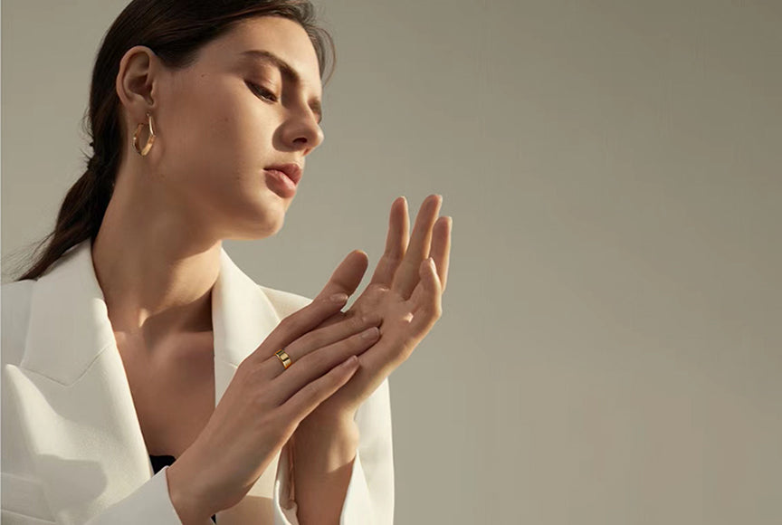 Nova Smart Ring: The Ultimate Wearable for Health, Connectivity, and Safety